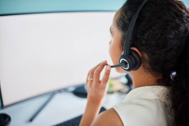 une femme à l'écoute - service de télésecrétariat médical à distance - Serenity