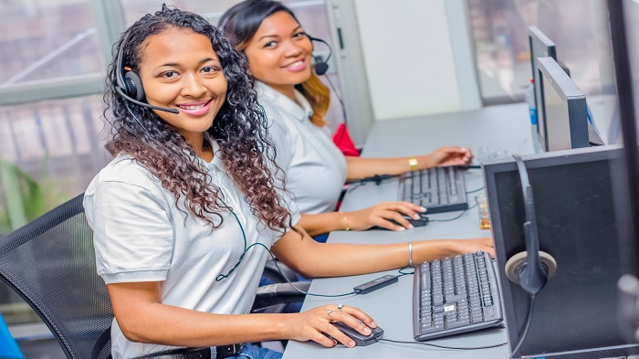 des télésecrétaires médicales souriantes - customer delight - Serenity