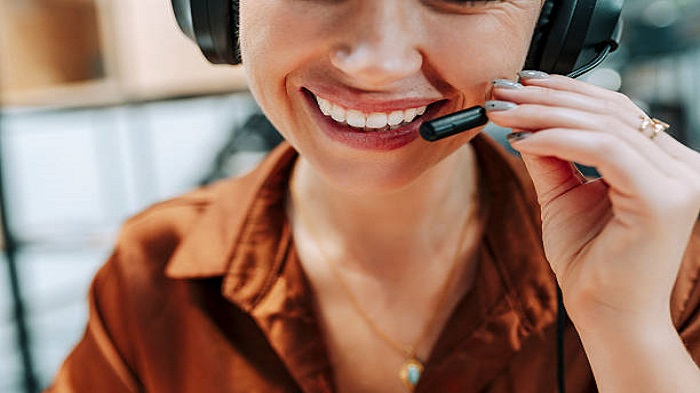 Opérateur de service client féminin - fidéliser les patients - Serenity