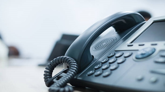 les appareils téléphoniques au bureau  - permanence téléphonique externalisée - Serenity