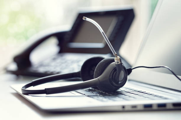 Casque VOIP, téléphone et ordinateur portable - secrétariat téléphonique médical externalisé - Serenity